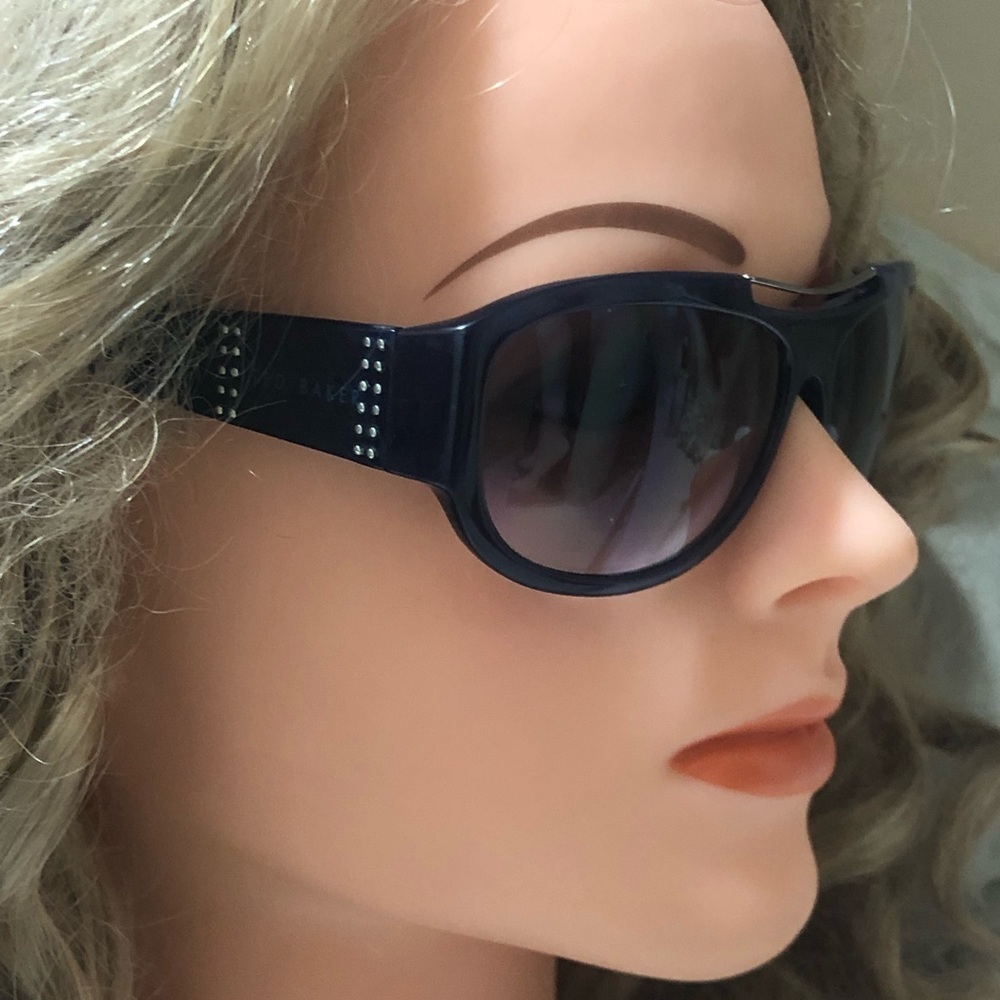 Ted Baker purple sunglasses with a cute design - Picture 3 of 8